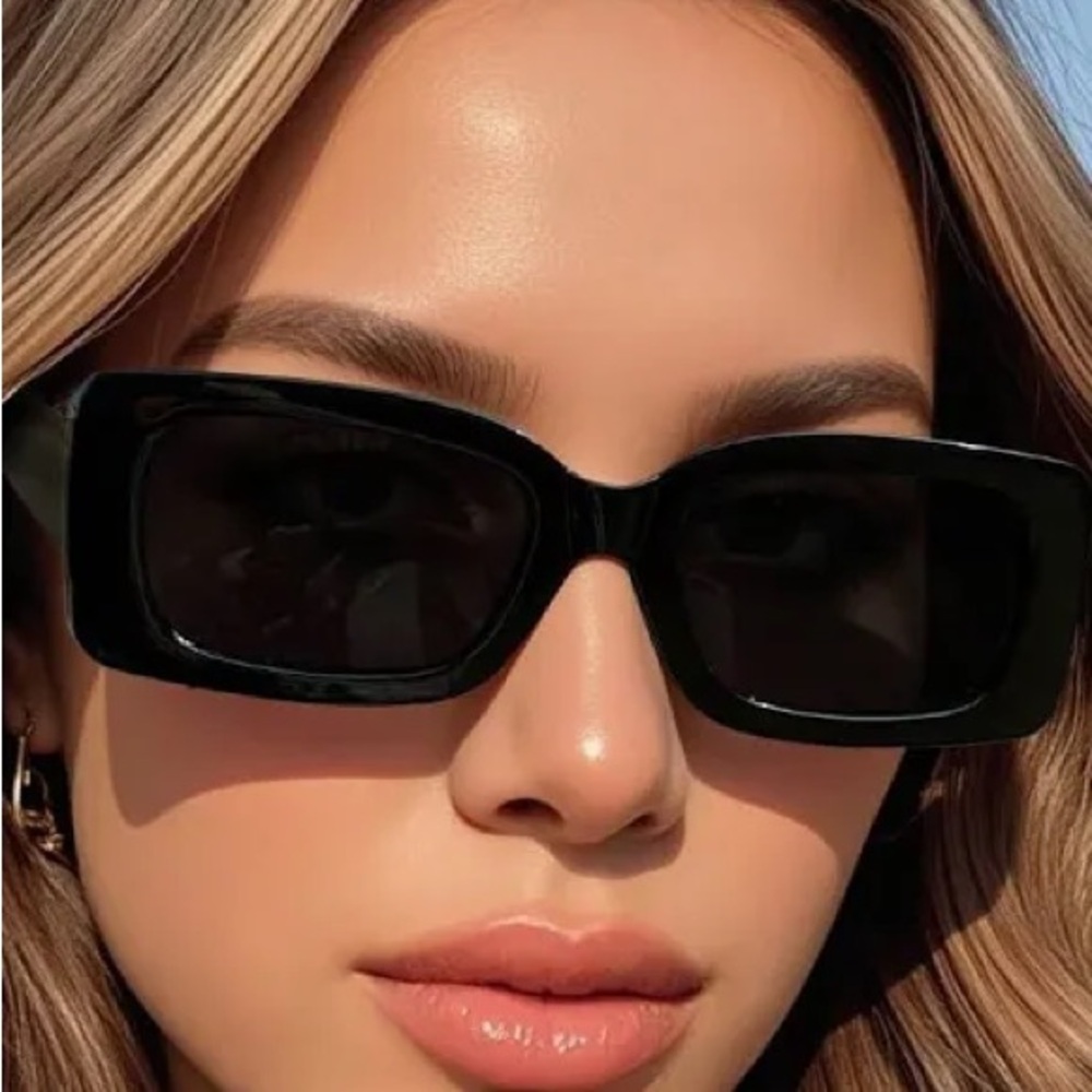 Classic Black Rectangular Sunglasses - Women's Fashion Accessory